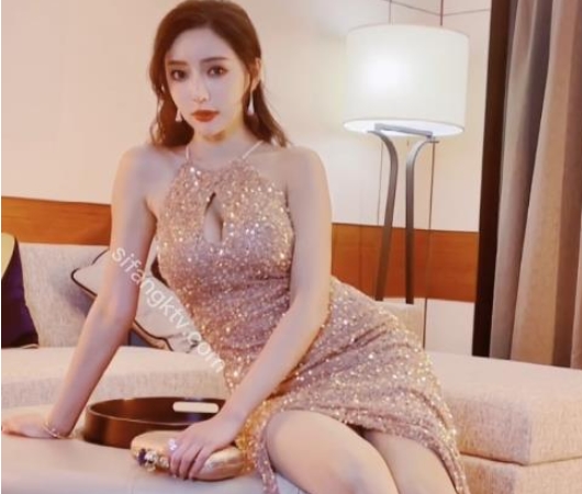 秀人网大众女神王馨瑶+-+金色礼服