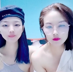 字母圈素人母女+妈妈指教她全程露脸诱惑