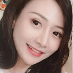 优质美女与男友互动被展示
