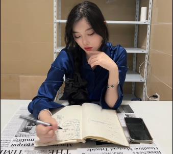 秀人网套路婊，喜欢了很久的白嫩大长腿美女给我补课[1V-888M]