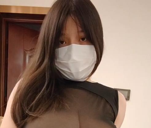 温柔妹妹（九儿）在椅子上烧气十足[1V-113M]