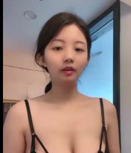 美女化身女王，粉丝带项圈鞭子抽打，干净某处主动坐进进出出唱征服【2V-1.G】