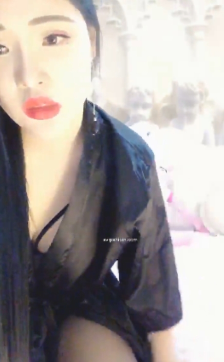 【完美身材一对好奶】优质美女主播,多套内衣秀【4V+1.26G】【度盘】