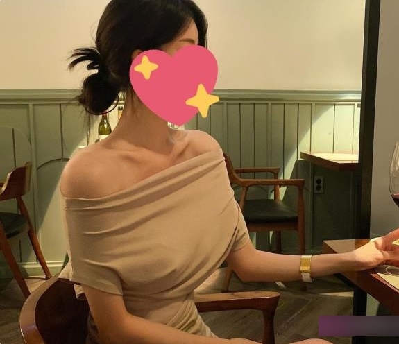 奇妙独家：某航空某推38万粉Ashley日常打粑粑私拍