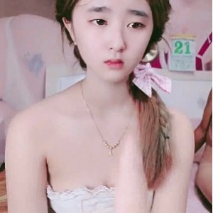 [已失效][转载搬运] 柬埔寨美少女想挣快钱，这帮禽兽当着她的面给孕妇 柬埔寨女生呐喊 和中国的不一样 [1v+451.81MB][百度盘]