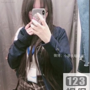 小蔡头试衣间放飞自我
