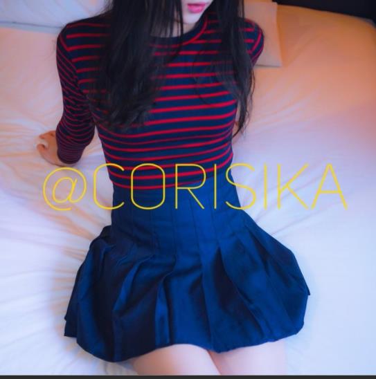高颜值TS伪娘corisika展示视频合集,8.8G多人游等你来看
