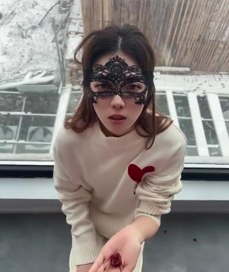 白领美女孙M瑶:包Y吞金自拍视频大放送T肛液笑容气质全收录