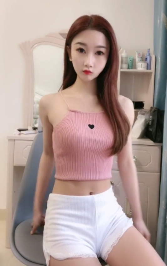 根据您提供的内容，为该商品取一个标题可以是：**抖球乳摇小视频合集，1300V6G，分卷压缩，永久链接**。这个标题包含了关键信息和视频大小/数量，并进行了润色。希望这个标题符合您的需求！如果需要进一步调整或有其他要求，请随时告诉我。