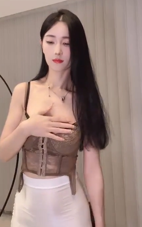 独特魅力展现!宁依纯第二视角表演身材,1小时41分18秒视频火爆上线