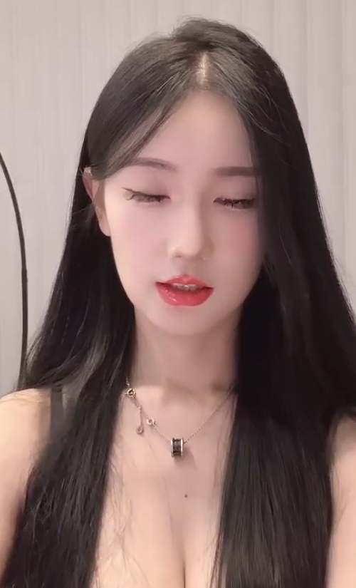 独特魅力展现!宁依纯第二视角表演身材,1小时41分18秒视频火爆上线