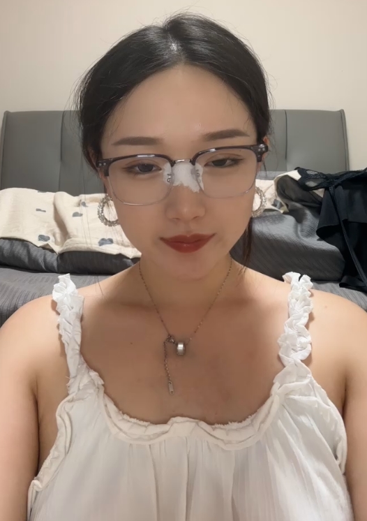 眼镜御姐妹子叭嗦合集:57v48.6g视频收藏百度ED2K