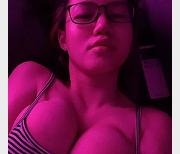 转睛,忍不住想要一探究竟。赶紧点击观看,感受这位浮力姬的魅力吧!