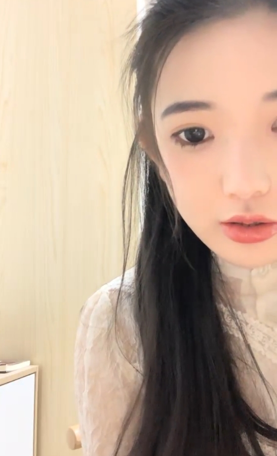 校园热点:大二妹妹宿舍直播50.4g视频,新增30v