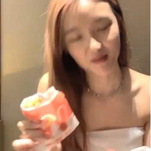 迷人00后小艾小姐，53G视频合集