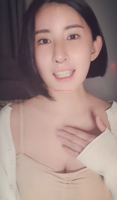 韩国主播ekgp0505劲爆甩奶按摩表演合集,18G视频丰乳胖臀御姐有尺度H级