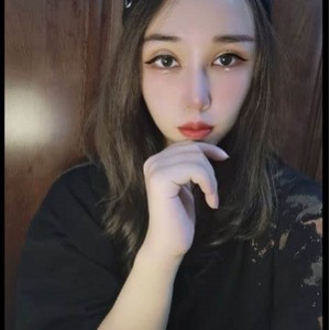 草莓味的软糖：青纯性感美少女自拍作品1G，高中学生主播，6月14日破10亿