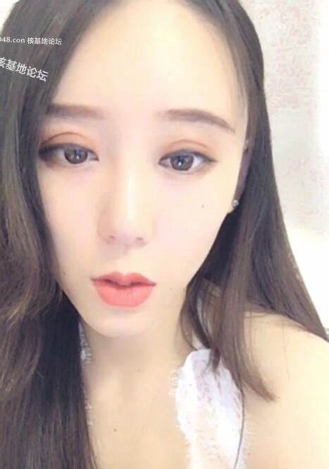 虎牙美女艾薇儿baby直播化妆cos欧美巨星神曲innocent，福利姬私拍资源丰富