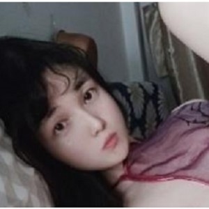 想要欣赏超级人气东南亚美女Erica_hand的精彩表现，不妨收藏这个高品质的P站网红越南妹合集！一共包含19个视频，总大小达到1.2GB，让你尽情领略她大眼豪