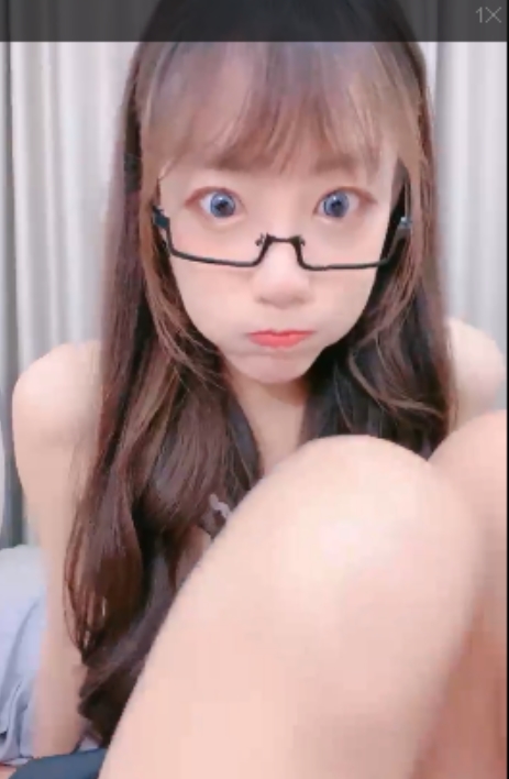 反差女友国服少女小怡:50个视频32.9G,收藏热议不断