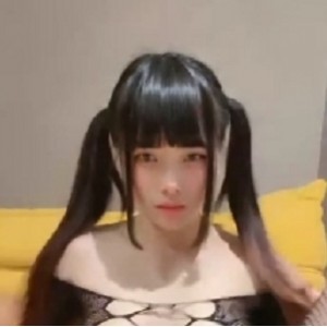 美少女双马尾连体网袜道具放飞自我视频