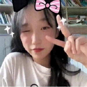 沈娇娇：大一新生，学费视频拍摄，展现出色表现和敢于挑战精神