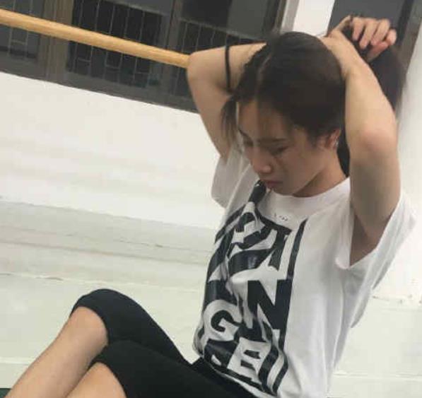 清纯华裔大学萌妹自拍合集，纯情少女变身妩媚狐狸精，视频大小11.2G，绅士必收藏！
