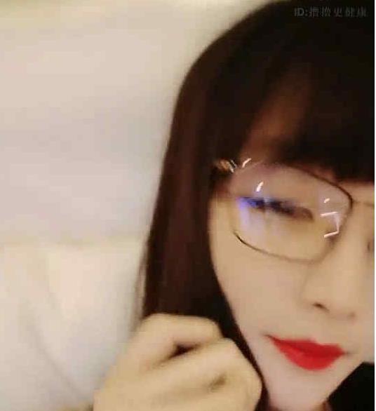 微博眼镜妹：可爱骚气懂事，幸运搭讪视频大放送！