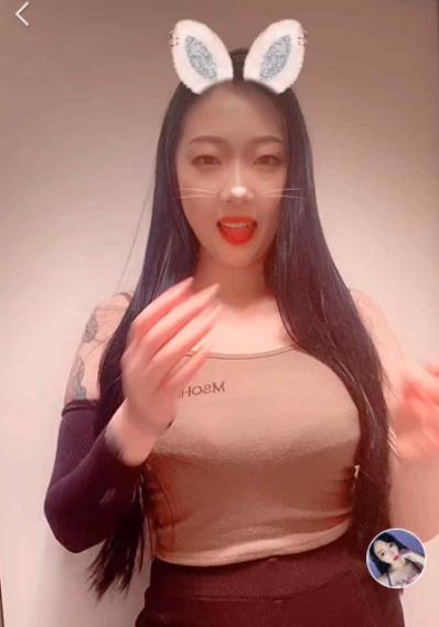 快手人气大灯主播欣妹妹，完美身材性感午夜场150V5.8G精华片段