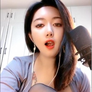 顶级烧神H播萌奶大美坦克妹子宅男玩偶姐姐平台资源麦克风烧话Y叫叫声玩具网友佼佼者52.8G视频
