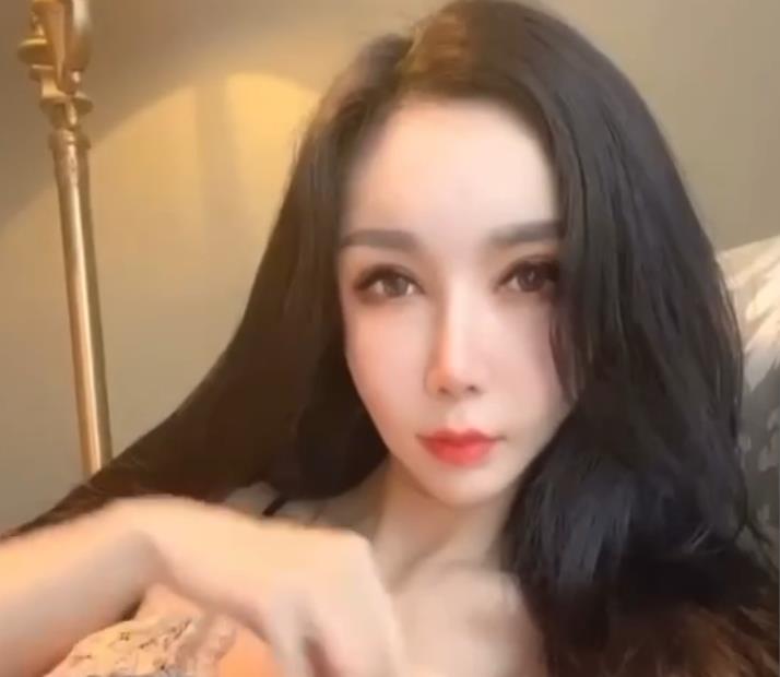 陈怡曼剧情诱惑，高科技女神身材高挑大长腿，5V资源1.4G