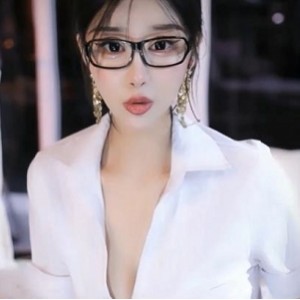 CC主播小恩雅定制剧情小说，时长33分钟，自拍精彩表演