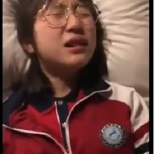 河南实验中学眼镜L莉自拍完整版视频，1小时03分，广告水印，下载观看