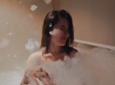 Acupbaby资源合集：22-23年作者自拍户外爆C多人游粉丝要求独龙