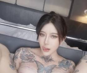 火爆网红龙猫夫妇资源:CarrieButterflysexychloe56,身材颜值纹身,138V556M