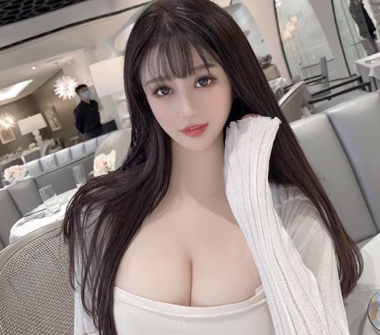 九头身风烧妻子-小鹿网红长腿翘臀多人游980M