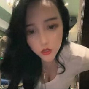 烈焰红唇御姐主播KTV直播PA玩身材颜值吸引人