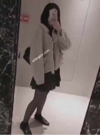 网红自拍合集：初瑞雪澄清视频为自娱自乐，观看大长腿美人胚子吹喇叭