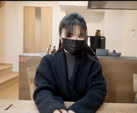 娜娜nana最新作品:继母与儿子身体保守秘密,作者自拍,时长1V-1.9G,口罩剧情片,身材火爆