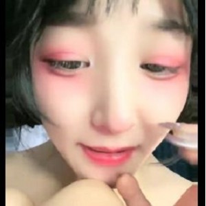 女神小乔户外车自拍直播打P，榜一抱抱榜一