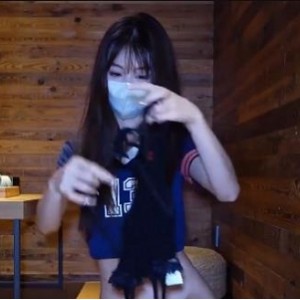 Cola酱：清纯反差女神，黑丝小姐姐，完美气质，大长腿，无保护
