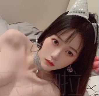 魔法秋秋：微博网红身材颜值新生代