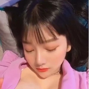 小尤奈监禁出狱福利姬COS多V-12G爆红印度视频