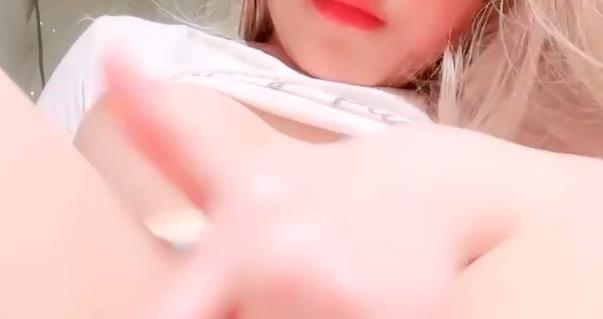 喷泉女王曼希宝宝视频2V-2G下载推荐