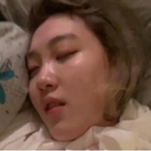 精选大学生妹子-晨晨，25V视频，2.4G资源，颜值粉嫩