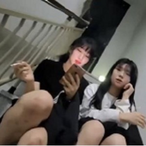 火爆视频韩国校园小姐姐N子作者自拍，时长35分钟，颜值爆表！立即下载观看！
