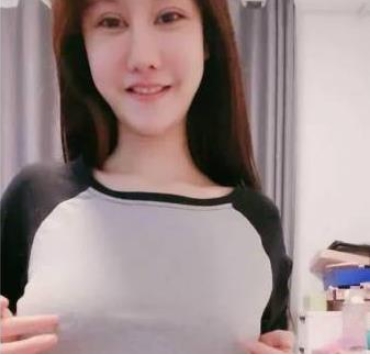绝色女神的魅力尽显，令人心动的耶耶奶---------------------魔鬼身材的绝色女神，引发无尽的遐想---------------------大长腿的耶耶奶，散发出迷人的魅力