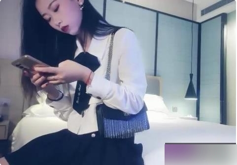 小天娱乐小哥哥（七天探花）约拍貌美腿长小姐姐【412MB】