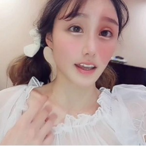 完美露脸美貌短视频，颜值身材一绝，N子调皮用嘴4分钟