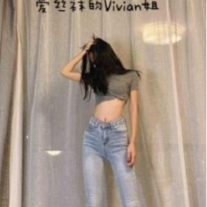 细腰翘臀女神Vivian姐厨娘自拍视频367MB